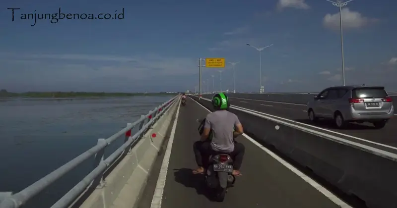 Jalur Sepeda Motor di Jalan Tol Bali Mandara